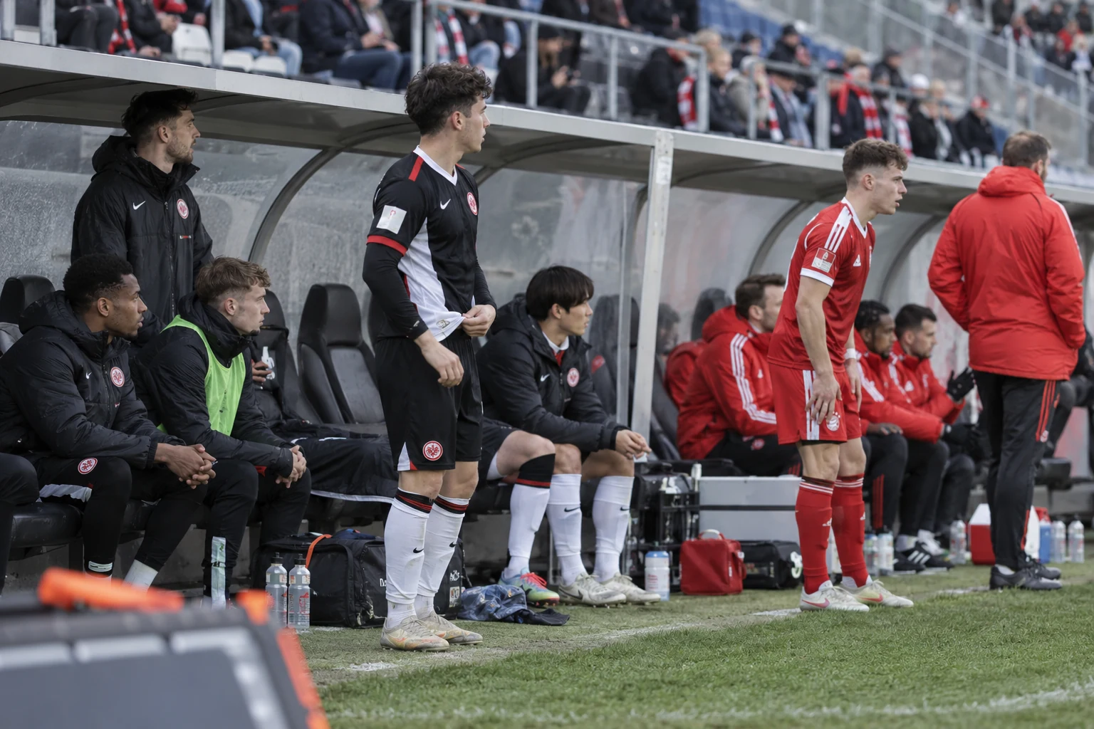 Frankfurt kan ta tabelltoppen fra Bayern i toppkamp